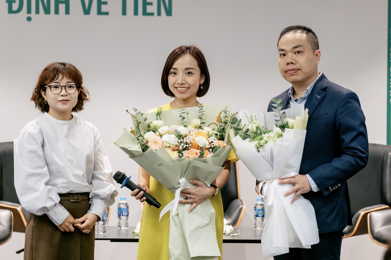 Hai tác giả Nguyễn Tuấn Anh và Yến Lê tại sự kiện