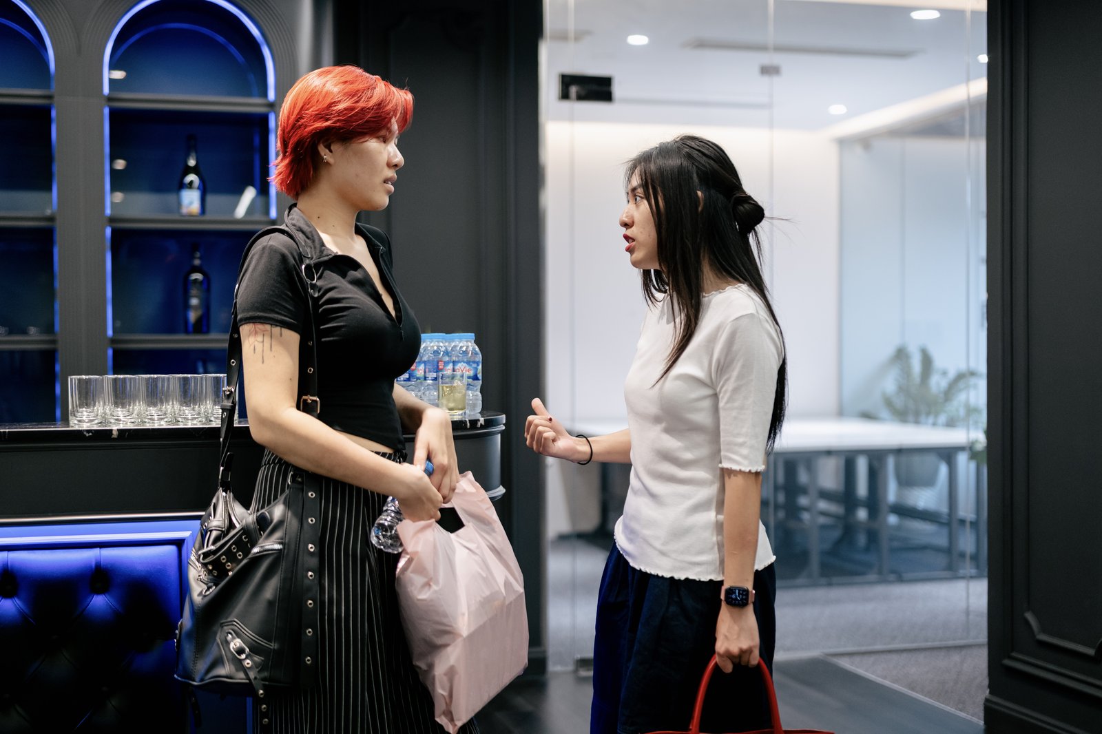 Độc giả tham dự check-in cùng sách